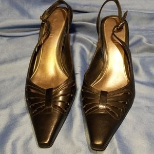 Like new worn 1 Michelle D black slingback